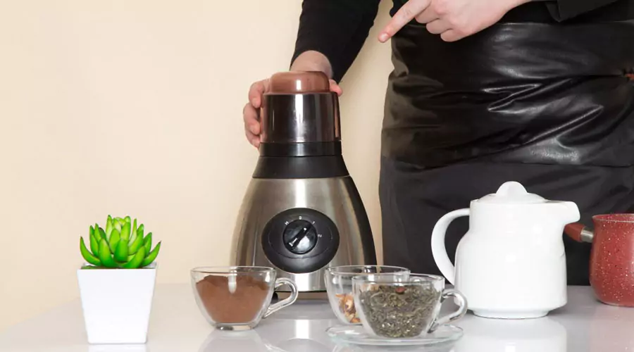 مقایسه کامل همزن، مخلوط‌کن، خردکن و غذا ساز: تفاوت‌ها، شباهت‌ها و نحوه استفاده